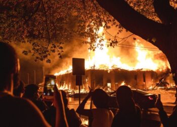 Muere policía en California en medio de protestas por George Floyd