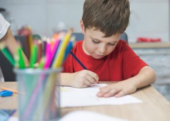 Ciclo escolar concluirá desde los hogares en Michoacán