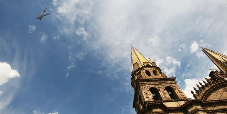 Bendicen a Guadalajara desde un helicóptero