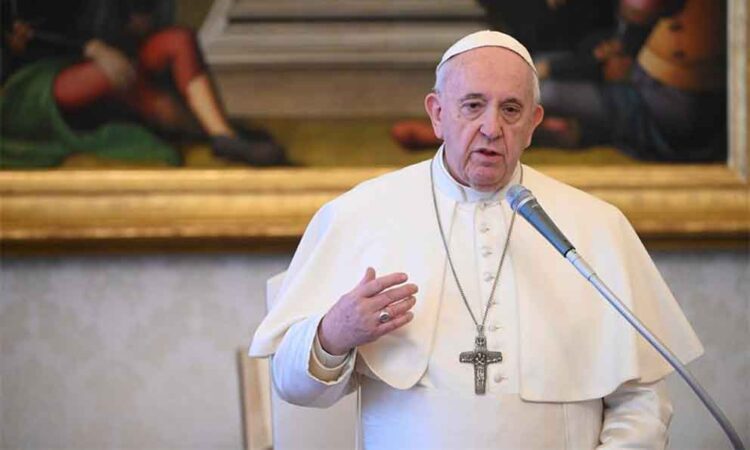 Lamenta papa Francisco explotación de trabajadores del campo