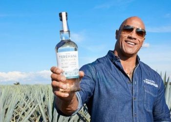 La Roca celebró su cumpleaños con su propio tequila hecho en Jalisco