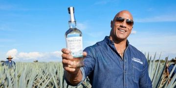 La Roca celebró su cumpleaños con su propio tequila hecho en Jalisco