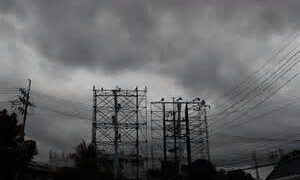 Potente tifón azota Filipinas, ya sacudida por el virus