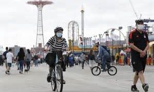 Celebra NY bajo restricciones Día de Caídos en Guerras