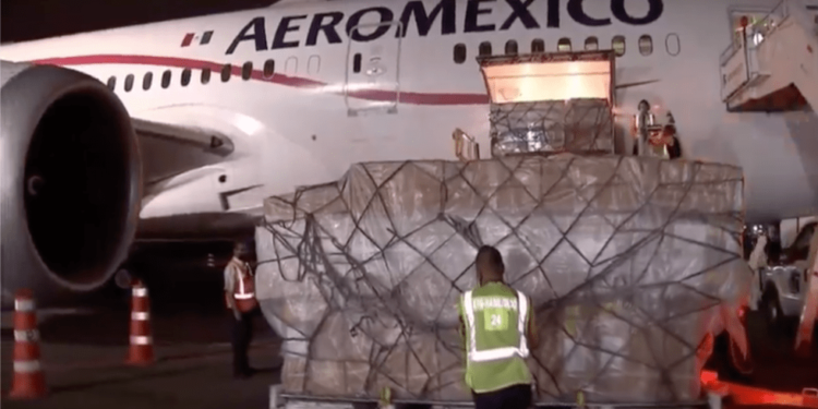 Llega onceavo vuelo con 16 toneladas de insumos médicos para el ISSSTE e el Insabi