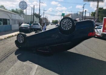 Se lesiona al chocar y volcar