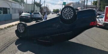 Se lesiona al chocar y volcar