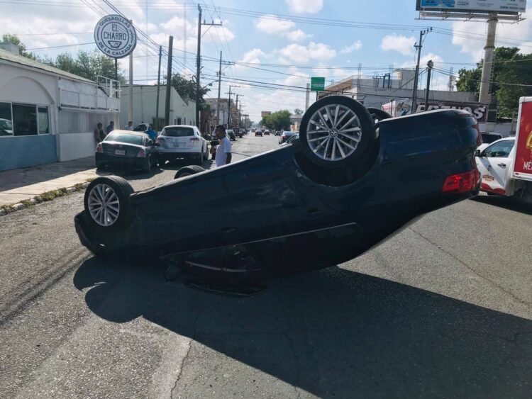Se lesiona al chocar y volcar