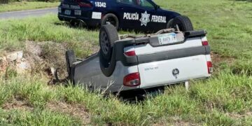 Vuelca pareja en la carretera Victoria-El Mante