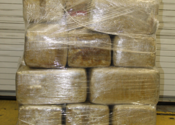 Aseguran marihuana entre chatarra de plástico