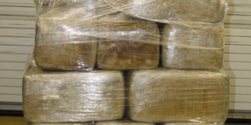 Aseguran marihuana entre chatarra de plástico