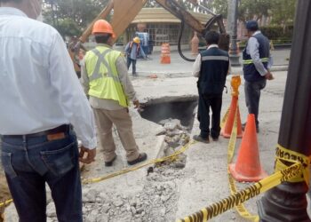 Brota socavón en “barbas” de Jesús Nader en Tampico