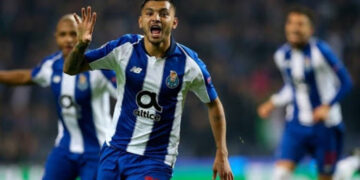 ‘Tecatito’ le da victoria al Porto con golazo