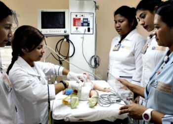 Convoca UAT a ingresar a la Especialidad en Enfermería