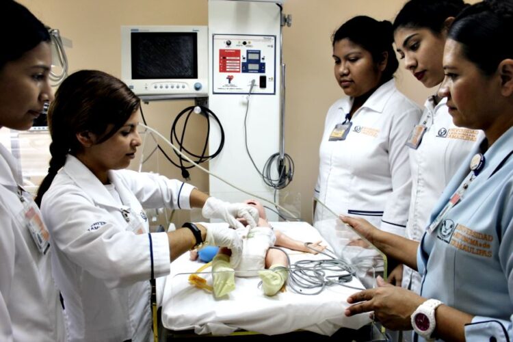 Convoca UAT a ingresar a la Especialidad en Enfermería