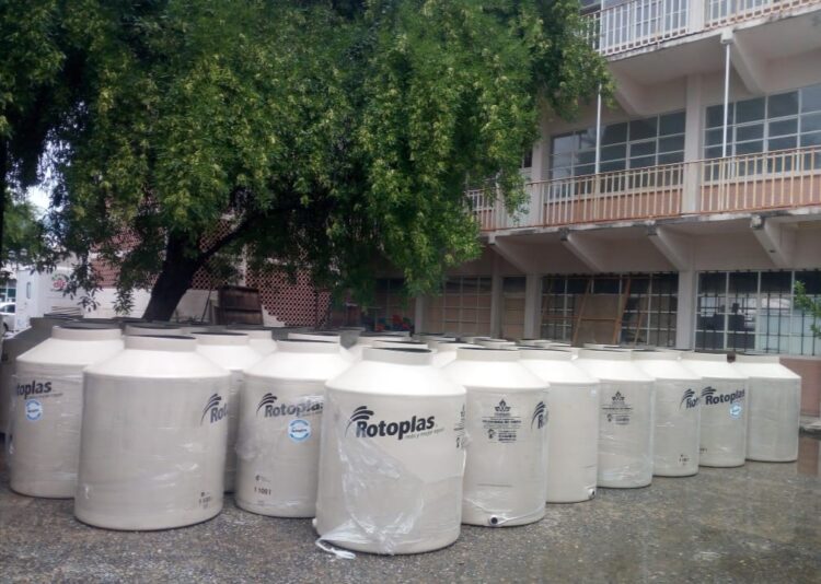 Subsidia Congregación  Mariana Trinitaria A.C. mil tinacos en Victoria 