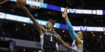 Jugador San Antonio Spurs-NBA revela que de niño sufrió abusos sexuales