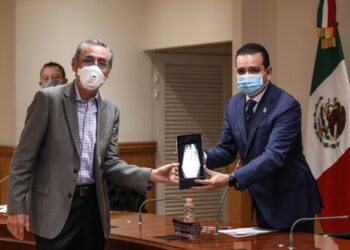 Entregan a médicos distinción “Orgullo NLD”