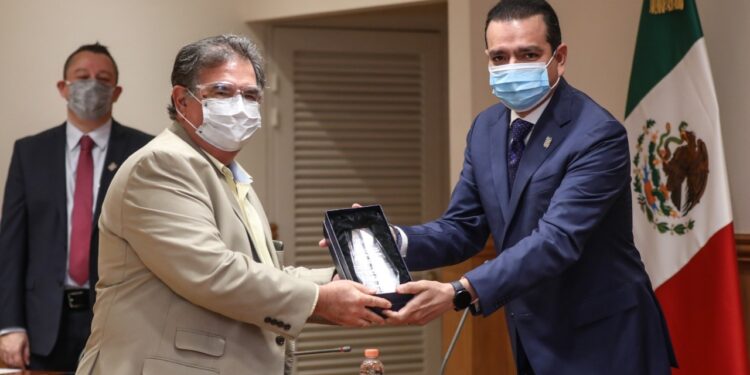 Entregan a médicos distinción “Orgullo NLD”