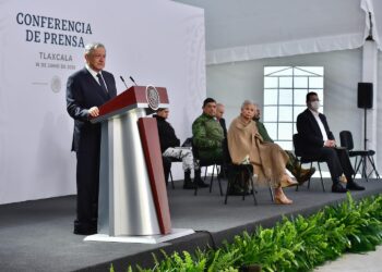 Por “sana distancia” no pudo atender AMLO a familiares de desaparecidos