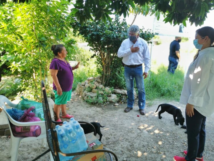 Entregan despensas por emergencia de Covid-19 en colonias de Victoria