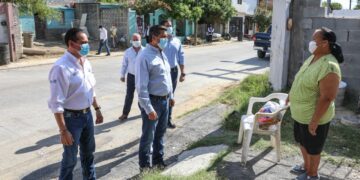 Entregan Gobernador y  alcalde apoyo alimentario en Nuevo Laredo