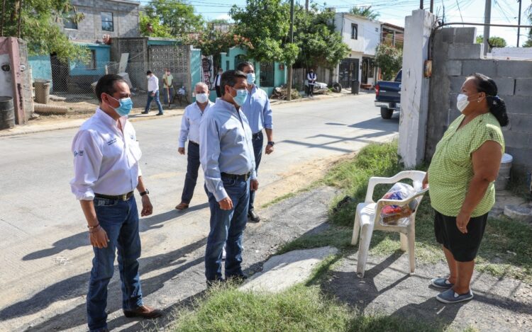 Entregan Gobernador y  alcalde apoyo alimentario en Nuevo Laredo