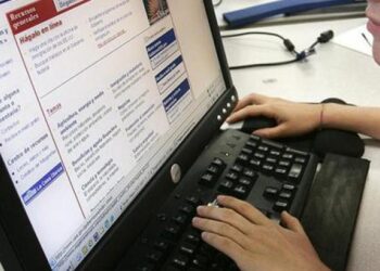 Ofrecen bolsa de trabajo en línea en Victoria