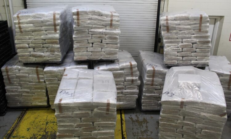 Encuentran marihuana escondida en colchones mexicanos