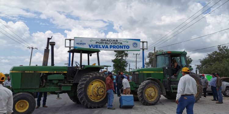 Sorgueros bloquean carreteras en norte y sur de Tamaulipas; exigen precio de garantía justo