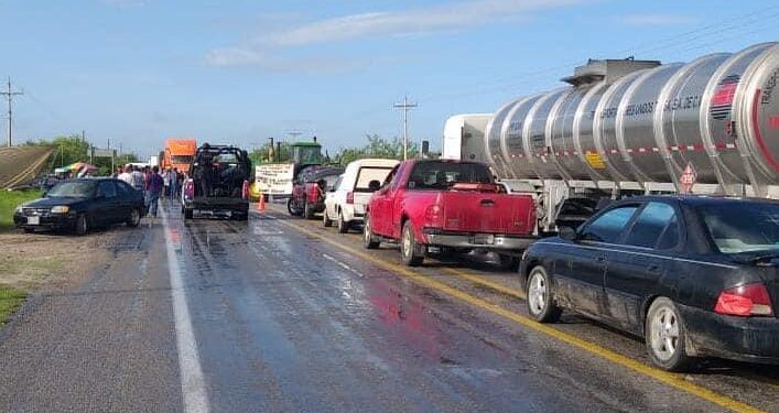 Sorgueros bloquean carreteras en norte y sur de Tamaulipas; exigen precio de garantía justo