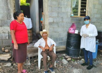 Entregan apoyos alimentarios y kit de limpieza en Victoria