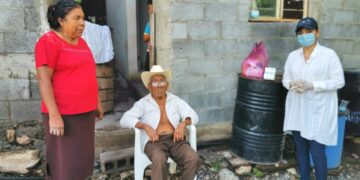 Entregan apoyos alimentarios y kit de limpieza en Victoria