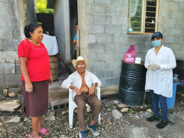 Entregan apoyos alimentarios y kit de limpieza en Victoria