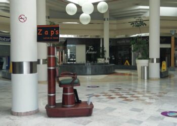 Negocios de plazas comerciales se niegan a cerrar pese a prohibición en Tampico