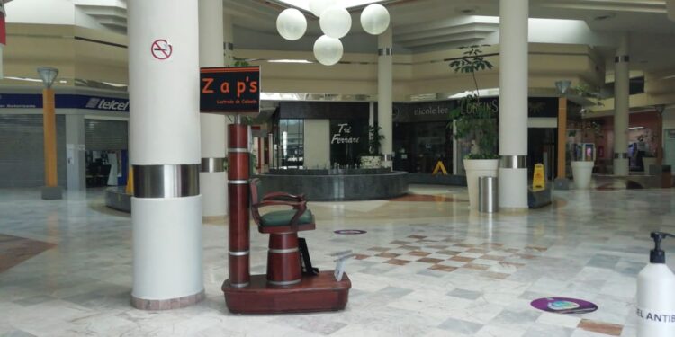 Negocios de plazas comerciales se niegan a cerrar pese a prohibición en Tampico