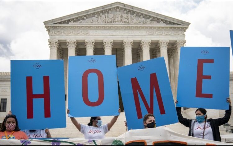 Con DACA, hijos de mexicanos se quedan en EU