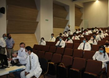 Entregan plazas de internado a estudiantes de Medicina-UAT Tampico