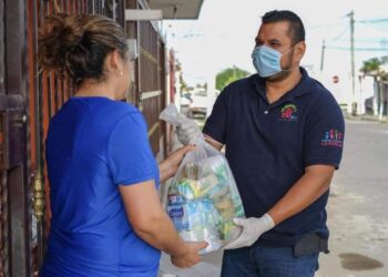 Llevan regidores apoyos a familias vulnerables