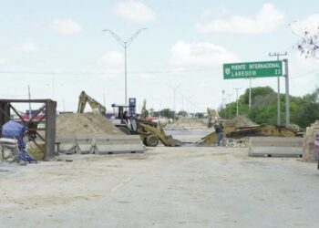 Acelera Obras Públicas reparación de socavones en N. Laredo