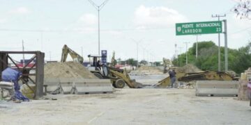 Acelera Obras Públicas reparación de socavones en N. Laredo