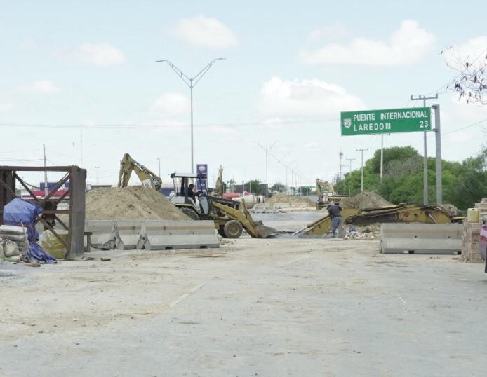 Acelera Obras Públicas reparación de socavones en N. Laredo