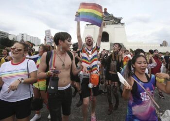 COVID no los detiene ! Realiza TAIWÁN desfile LGBT en plena pandemia