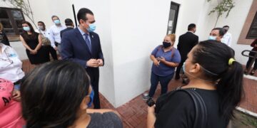 Apoya Rivas a personas  afectadas por desborde de arroyo