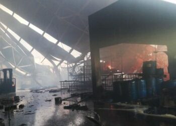 Se incendia fábrica de químicos en Nuevo León