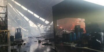 Se incendia fábrica de químicos en Nuevo León