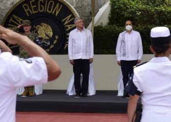 Encabeza presidente acto por los 103 años de la Marina