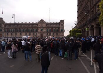 Policías protestan frente a sede de Gobierno de Ciudad de México