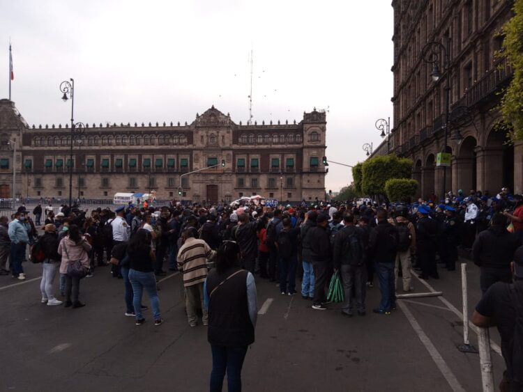 Policías protestan frente a sede de Gobierno de Ciudad de México