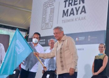 AMLO da banderazo a construcción del Tren Maya en Quintana Roo